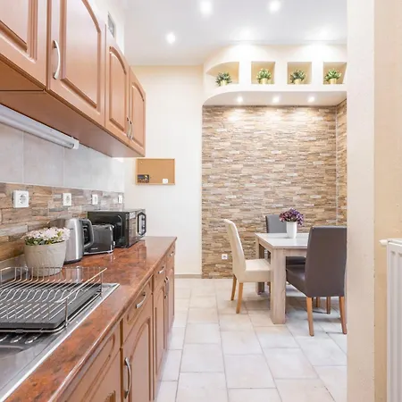 Cozy & Inner-city Nest בודפשט