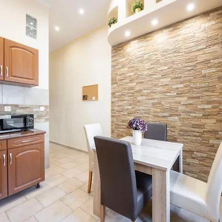 Cozy & Inner-city Nest