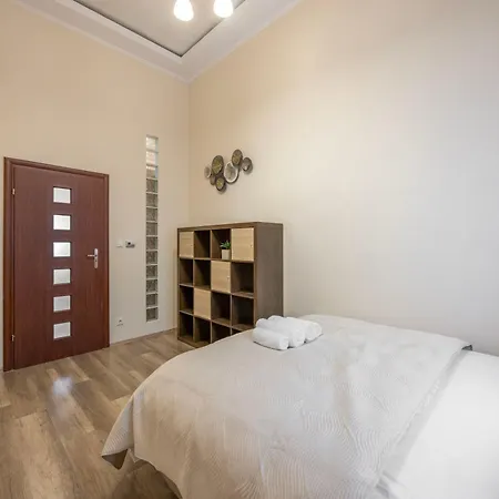 Cozy & Inner-city Nest דירה