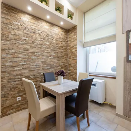 Cozy & Inner-city Nest בודפשט